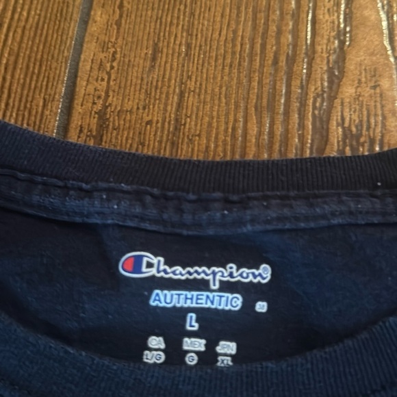 Men's Villanova University Long Sleeve TSHIRT,  Champion, L, Navy - Picture 3 of 4